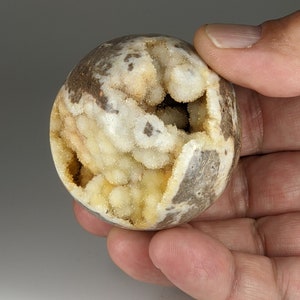 Indonesia Sparkle Drusy Crystal Stone Sphere Yellow WHOG22f8