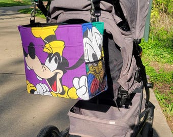 Large park bag featuring stroller straps, adjustable shoulder strap, and plenty of pockets! In Goofy & Donald print!