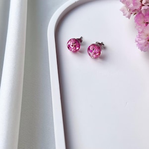 Pendientes de botón con flores prensadas, joyería artesanal, acero inoxidable. Regalo para ella.