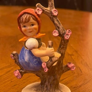 Hummel Figurine 141 Apple Tree Girl - Etsy