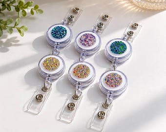 手作りのラインストーン付き伸縮式バッジリール – キラキラ輝くクリスタルIDホルダーアクセサリー – スタイリッシュなプロフェッショナルオフィス＆医療ギフト