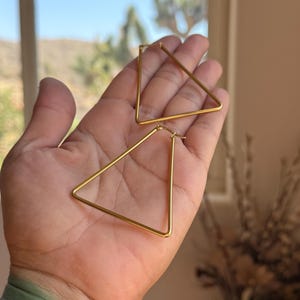 Dreieckige Creolen aus 18-karätigem Gold, hypoallergen, für empfindliche Ohren, geometrischer minimalistischer Schmuck