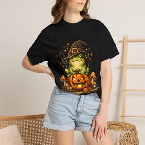 Hexenfrosch auf Kürbislaterne T-Shirt | Halloween-Frosch-Kürbis-T-Shirt