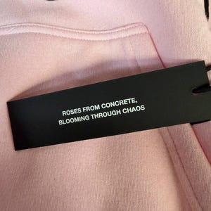 Sudadera con capucha rosa de cremallera completa con estampado urbano estilo Régimen Civil XXL imagen 4