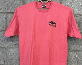 2020s Stussy Honolulu Pink Logo Graphic T-Shirt Cut Tag Mens XXL