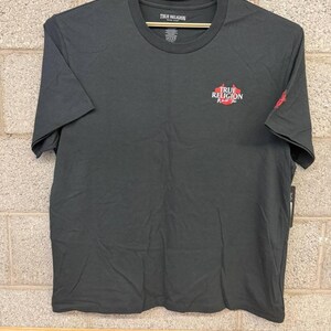 Camiseta gráfica negra de la gira mundial de True Religion 2021, talla 2XL, nueva con etiquetas. imagen 1