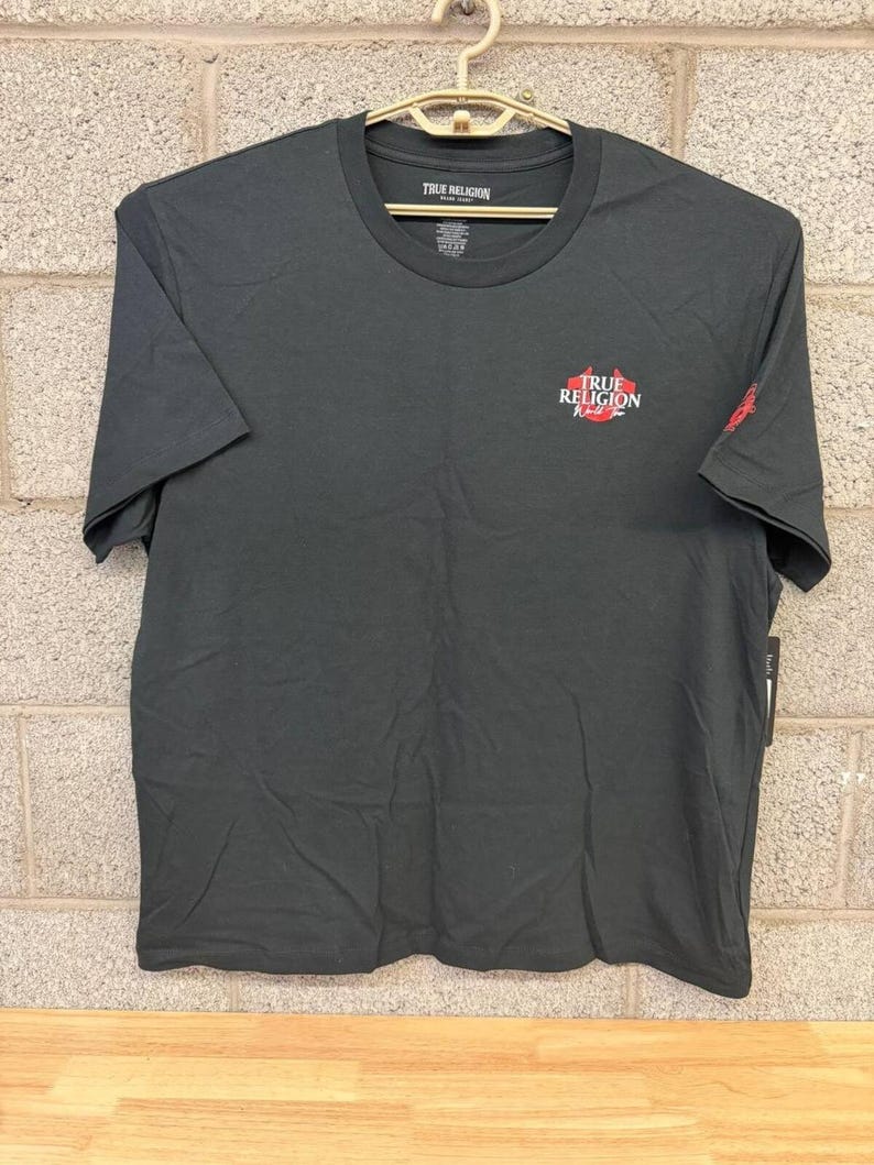 Camiseta gráfica negra de la gira mundial de True Religion 2021, talla 2XL, nueva con etiquetas. imagen 1