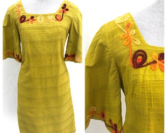 Vintage VTG 1970s 70s Green Yellow Embroidered Day Dress