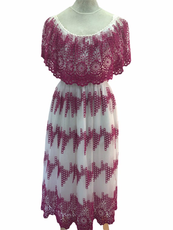 Vintage VTG 1970s 70s White and Pink Boho Lace Me… - image 2