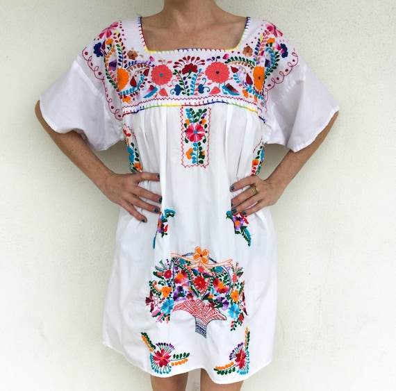 Beautiful 1970s Mexican Floral Embroidered Boho Dr