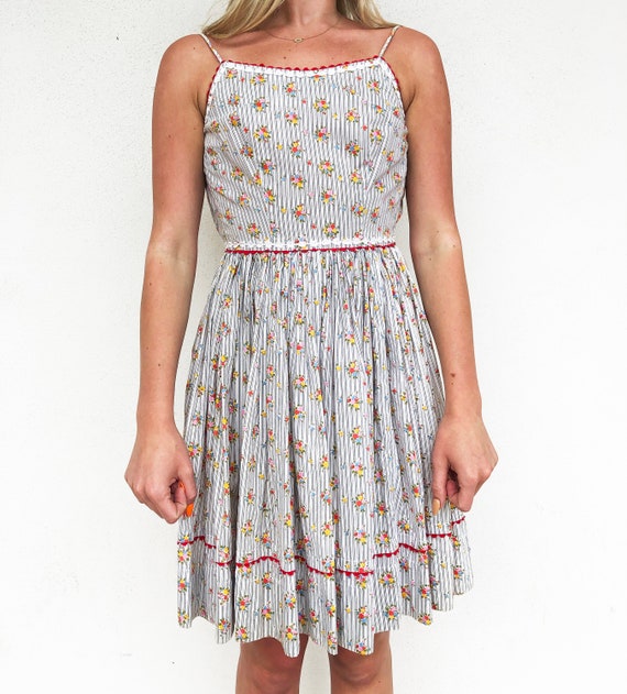 Juniors 50s floral sleeveless summer dress