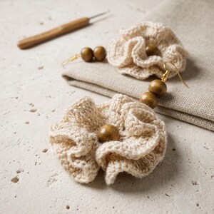 Destaca y llama la atención con estos festivos pendientes tejidos a mano. ¡Elige tu color favorito!