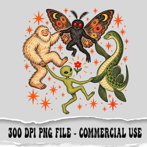 Può includere: Un'illustrazione digitale che raffigura un Bigfoot beige, una creatura falena nera con ali a motivi arancioni, un alieno verde e un serpente marino verde che si tengono per mano in cerchio. Il design include stelle arancioni e un piccolo fiore rosso.