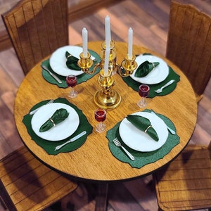 Ausgefallenes Puppenhaus Satin-Tischset und Servietten, Miniatur-Tischsets, Miniatur-Servietten, Miniatur-Puppenhaus-Zubehör, 1:12 Puppenhaus