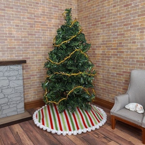 Miniature Christmas Tree Skirt, Dollhouse Tree Skirt, 1:12 Scale Tree Skirt, Many Sizes Available, White, Green, Red Stripe Tree Skirt
