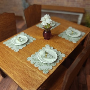 Green Leaf Pattern Mini Placemats, Dollhouse Scalloped Edge Placemats, 1:12 scale Placemats, Miniature Table Decor, Dollhouse Dining