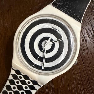 Swatch Hypnotic Eye SUOZ126 New Gent Lorenzo Petrantoni Black White Target Dial Graphic Art Strap 41mm Working