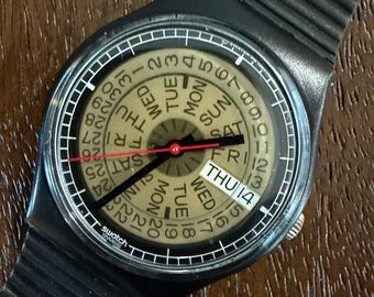 Vintage 1988 Swatch Tickertape GB713 Herren 34 mm | Drehbares Kalenderrad, Tag / Datum-Fenster, gerippter schwarzer Riemen