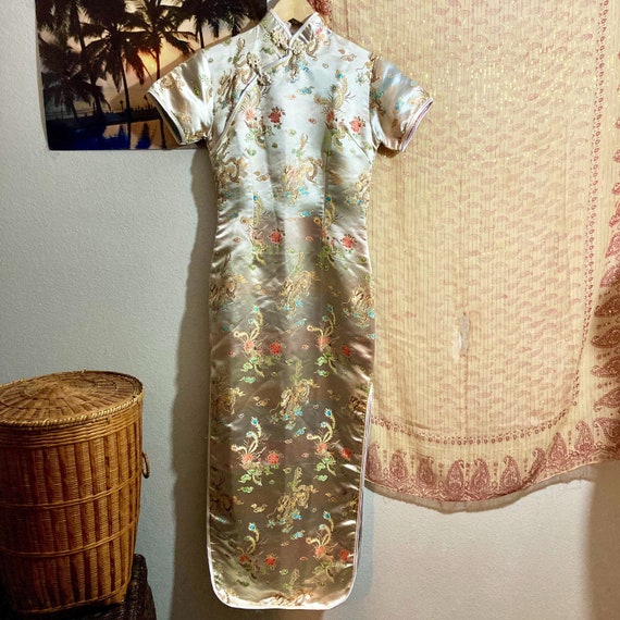 Vintage 1990’s Chinese Cheongsam Embroidered Souve