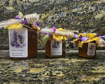 Miel cruda orgánica local de cultivo propio en frascos hexagonales