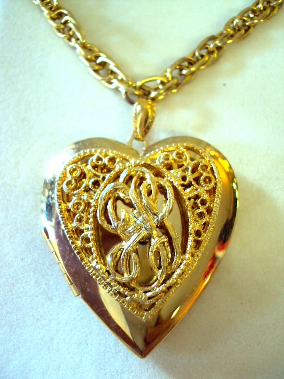 Smart locket necklace deals