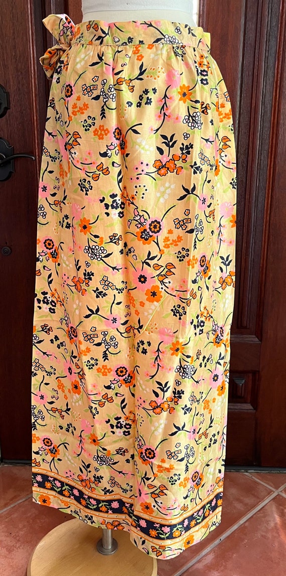 True Vintage Wrap Skirt Size Medium 28" Waist Flor