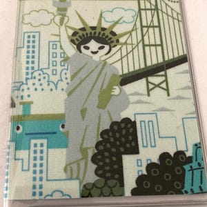 Cartera delgada para tarjetas o tarjetero de presentación con diseño de la Estatua de la Libertad, protector de vinilo de tela para pases de metro, identificación de crucero, tarjetero de regalo