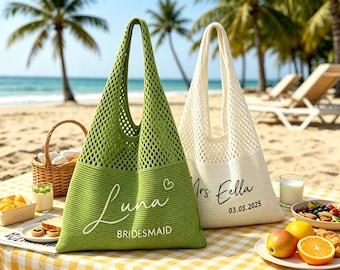 Personalisierte bestickte Strick Strand Tragetasche, Brautjungfer Geschenk, häkeln Tragetasche für Frauen, Geschenk für sie, Reise Tragetasche, Junggesellinnenabschied Geschenk