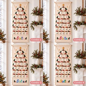Op de afbeelding: Een hangende stoffen adventskalender in de vorm van een kerstboom met vierentwintig genummerde vakjes. Het ontwerp bevat geborduurd groen blad, gouden sterren en de naam Stella in kleurrijk schrift onderaan. Vier varianten zijn getoond.