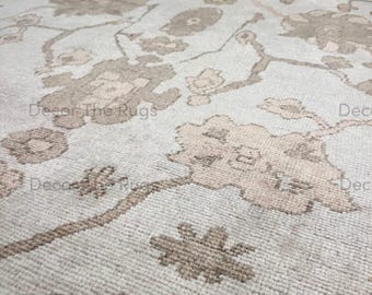 Alfombra de lana anudada a mano, color beige topo, con estampado floral, estilo Oushak. Alfombra neutra hecha a mano para sala de estar o dormitorio. Decoración tradicional.