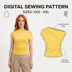 Könnte beinhalten: Ein digitales Schnittmuster für ein gelbes Oberteil mit asymmetrischem Ausschnitt und gerafften Seitennähten. Der Text lautet DIGITAL SEWING PATTERN und SIZES: XXS - XXL. Das Bild zeigt ein gelbes Oberteil mit kurzen Ärmeln und gerafften Details.