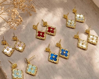 Brincos de trevo banhados a ouro com madrepérola, brincos florais vintage, joias minimalistas