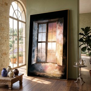 Könnte beinhalten: Großformatige gerahmte Kunstwerk, das ein Fenster mit Aussicht darstellt. Das Gemälde zeigt ein Fenster mit einem Rastermuster, das eine Landschaft mit blauen, rosa und gelben Farbtönen zeigt. Das Kunstwerk ist vor einem schwarzen Rahmen und einem goldenen Rand angeordnet.