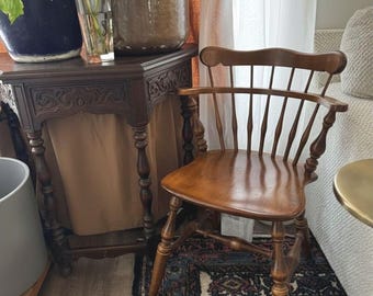Ethan Allen Heirloom Comb Back Mate’s Chair | Nutmeg Maple Windsor Armchair | Vintage Early American Accent Chair