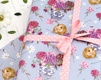 Envoltura de regalo de conejillo de Indias con etiqueta, papel de envolver con jarras de sauce azul y flores de Sweet William, papel de álbum de recortes