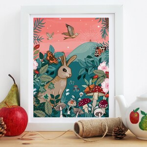 Stampa artistica da parete "Lepre e Tor", stampa illustrativa della fauna selvatica del bosco, Glastonbury Tor Art