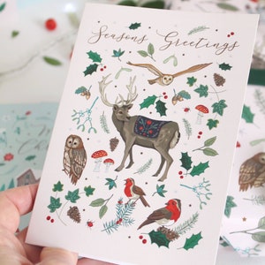Cartão de Natal, Veados da Floresta, Robins e Corujas com Cogumelos Venenosos