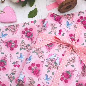 Valentinstag Geschenkpapier mit Anhänger, Geschenkverpackung zum Jahrestag