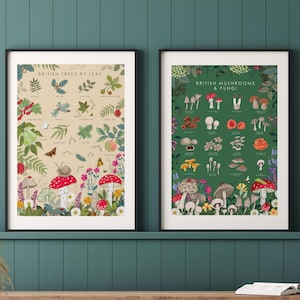 Puede incluir: Dos impresiones enmarcadas con ilustraciones de árboles y hongos británicos. La impresión de la izquierda muestra una variedad de hojas y el texto "British Trees by Leaf". La impresión de la derecha muestra una variedad de hongos y el texto "British Mushrooms & Fungi".