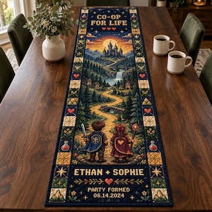 Puede incluir: Un camino de mesa rectangular con una ilustración de fantasía que muestra un castillo, un sendero sinuoso y dos personajes. El texto dice CO-OP FOR LIFE, ETHAN + SOPHIE y PARTY FORMED 06.14.2024. El diseño incluye corazones, estrellas y frascos.