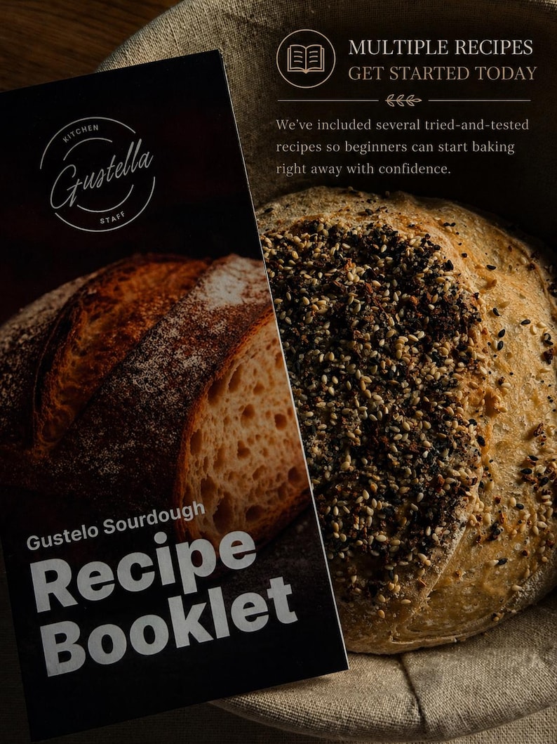 Peut inclure: Un livret de recettes Gustelo Sourdough de Gustella Kitchen avec une couverture sombre illustr&eacute;e de pain et du texte blanc. Le texte indique : Multiple Recipes Get Started Today. We've included several tried-and-tested recipes for beginners.