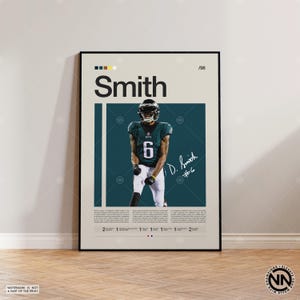 Puede incluir: Un póster enmarcado con un jugador de fútbol americano con uniforme verde y blanco con el número 6. El nombre del jugador, "Smith", se muestra encima de su imagen, junto con su firma. El póster tiene un fondo crema con un acento verde azulado.