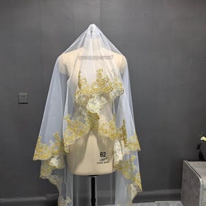 Velo mantilla de encaje dorado Velo de una sola capa Precioso velo de encaje dorado Velo largo capilla con encaje dorado Velo de novia de tul blanco/marfil