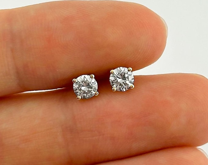 14k Gold Lab Grown Diamond Stud Earrings: 0.50 Carat, VS1 Clarity