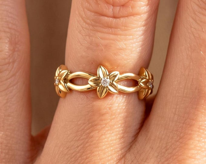 Flower Wedding Ring Womens Wedding Band Nature Inspired Romantic Band Solid 14k Yellow Gold Stacking Ring