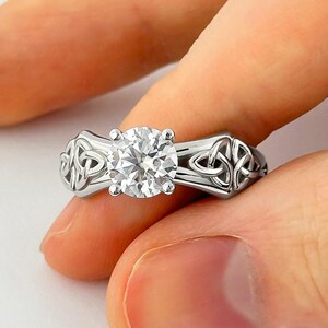 Keltische verlovingsring 1 karaat ronde briljante lab-gegroeide diamant Trinity Knot trouwring Triquetra diamanten ring 14k witgoud