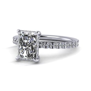 Anillo de compromiso de 2 quilates con halo oculto radiante y diamantes cultivados en laboratorio. Oro blanco de 14 k. Anillo de diamantes radiantes alargados con pavé francés. Certificado IGI.