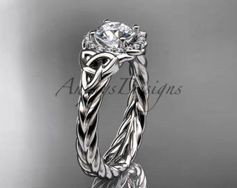 14kt witte gouden touw halo Keltische Trinity diamanten verlovingsring met een "Forever One" Moissanite Center steen RPCT9380