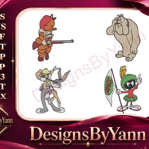 Può includere: Design digitale con personaggi dei cartoni animati: un cacciatore con un fucile, un cane, Bugs Bunny che trasporta Lola Bunny e Marvin il Marziano con una bandiera. Il design è su sfondo bianco con un bordo amaranto. Il testo "DesignsByYann" è in basso.