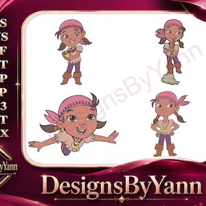 Può includere: Design digitale con quattro illustrazioni di cartoni animati di una ragazza pirata. Indossa una bandana rosa, un top rosa chiaro, pantaloni viola e stivali marroni. Include il testo "DesignsByYann" e abbreviazioni dei tipi di file.